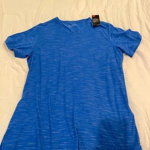 Men’s UA v-neck tee